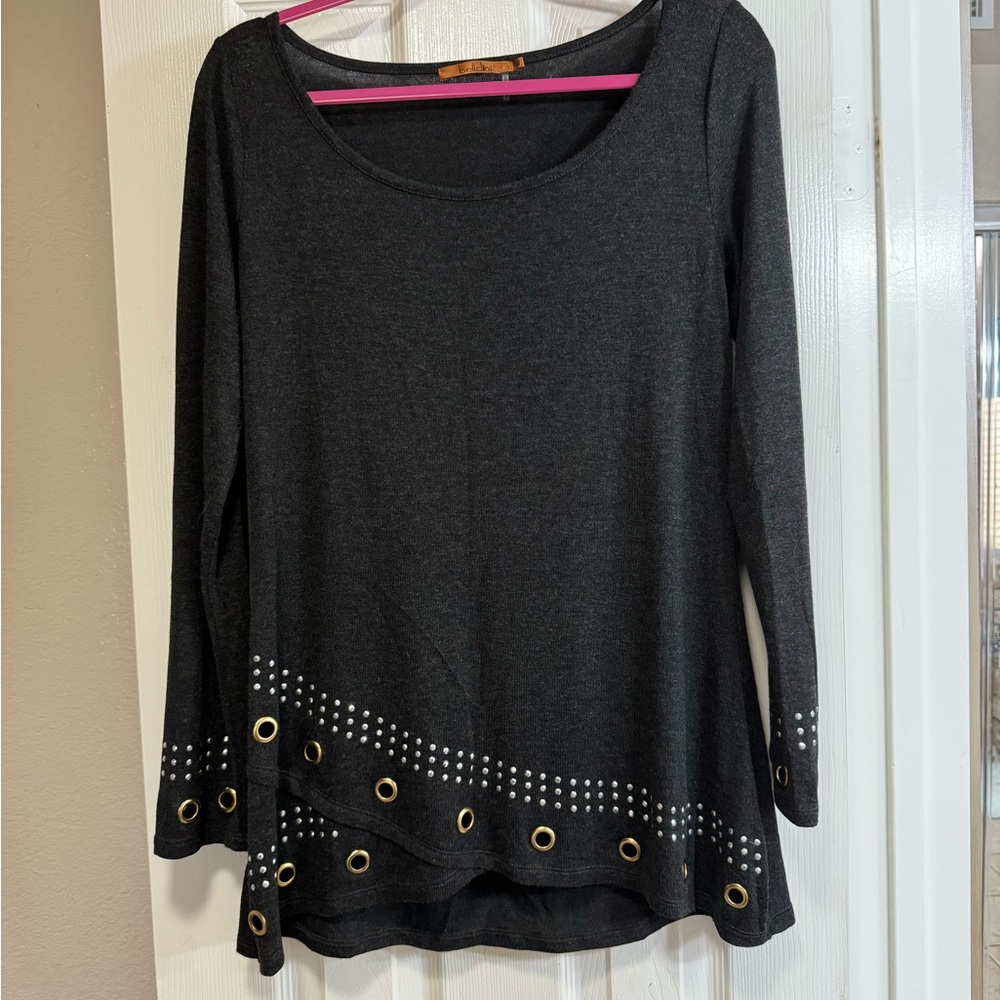 Belldini gray long sleeve shirt w/embellishment. High-low hem. Medium. EUC.